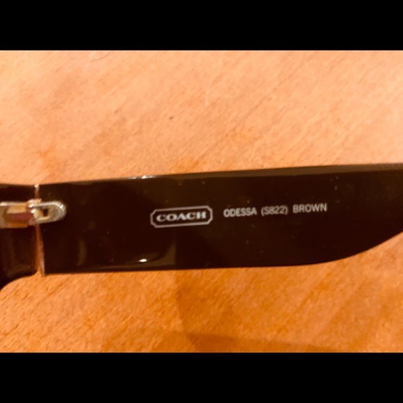 Coach sunglasses with case - Picture 4 of 4